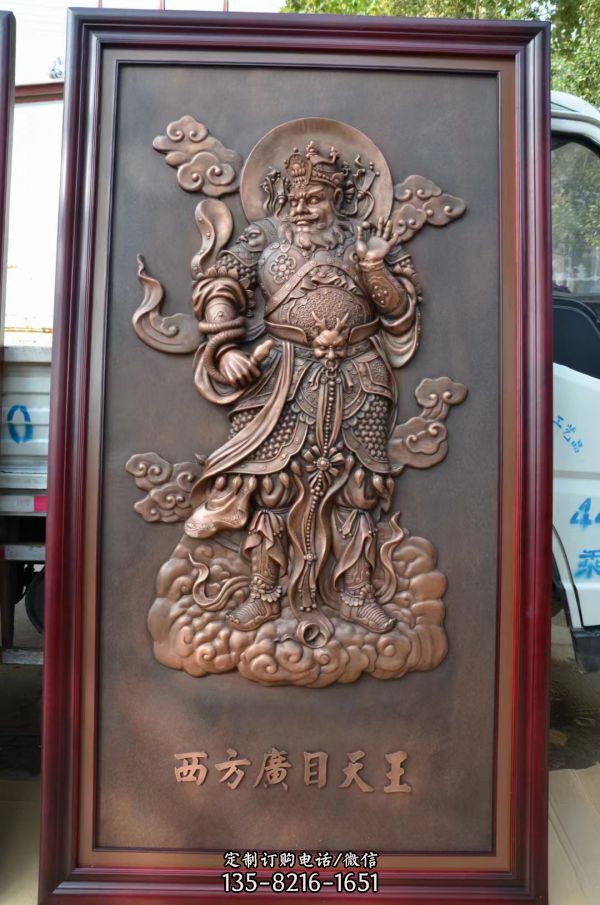西方广目天王浮雕铜像