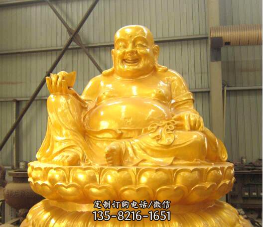 “弥勒佛鎏金雕塑”是用玻璃钢材质精工制作而成，此雕…