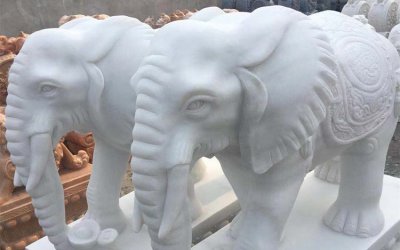 汉白玉石大象雕塑是一件外观精美、价值高、有收藏价值…