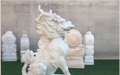汉白玉石雕神兽庭院别墅麒麟雕塑，是一尊浑然天成的精…