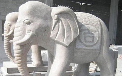 汉白玉石大象雕塑是一件精美的佛像雕刻工艺品，以细腻…