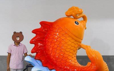 彩色梦幻海——玻璃钢卡通鲤鱼雕塑