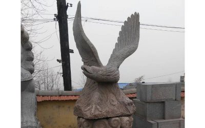 雕塑灵魂之翼——歪头老鹰