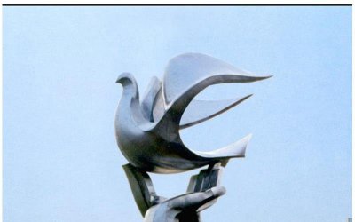 “情系托鸽”——精工雕刻白钢不锈钢托鸽雕塑