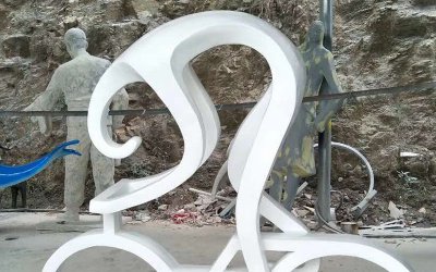骑车雕塑精品，采用高精度的玻璃钢材质，经过全新的雕…