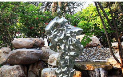 太湖石抽象镜面雕塑