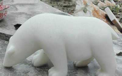 让公园里更有活力——玻璃钢创意北极熊雕塑