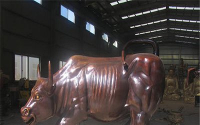 浪漫奔跑——棕色玻璃钢创意华尔街牛
