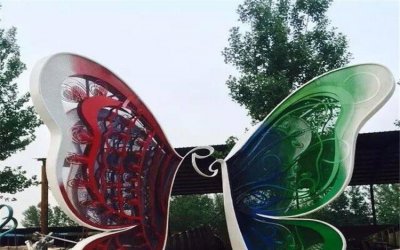 卡通玻璃钢农场蝴蝶雕塑，将玻璃钢与蝴蝶静谧的动感联…