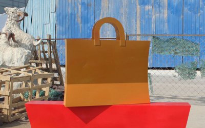 提包/购物袋雕塑：可持续创新的材料