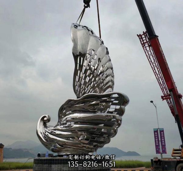 海螺形态的不锈钢雕塑