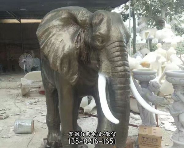 户外园林不锈钢仿铜大象雕塑，以非常精致的大象体态，…