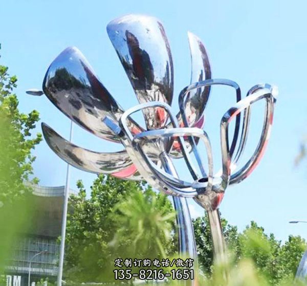 “铸铁之美”是一件不锈钢广场抽象花朵雕塑作品，它体…