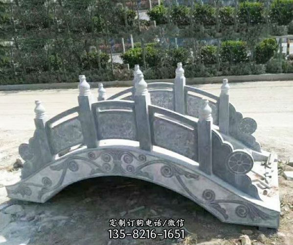 新颖复古小型石拱桥景观石雕
