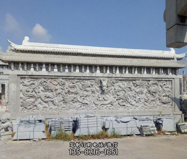 园林广场九龙壁石雕影壁是一座精美的雕刻艺术作品，它…