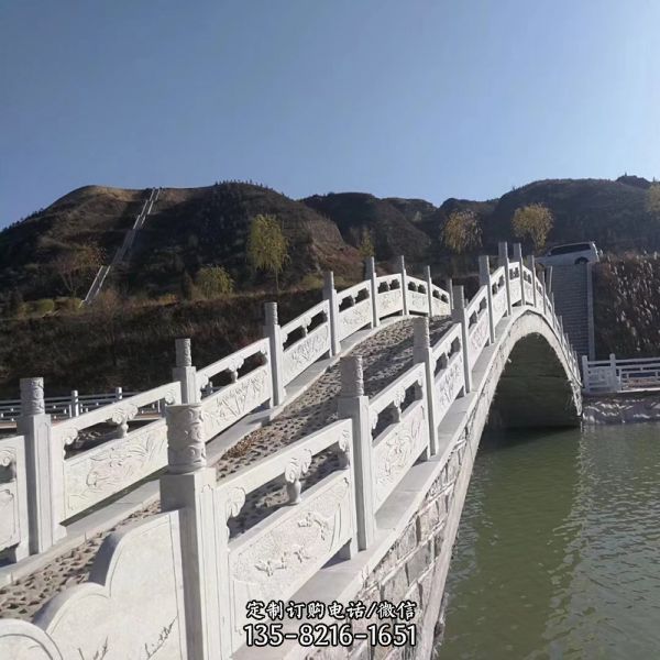 景区汉白玉石拱桥镂空栏杆雕塑