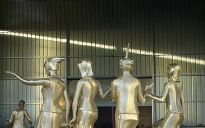 少數民族跳舞玻璃鋼仿銅雕塑