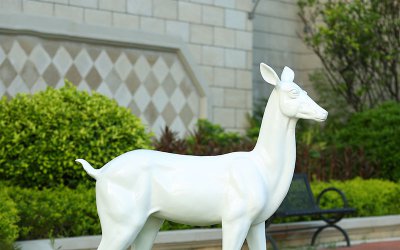 “美轮美奂丨户外园林景观玻璃钢鹿雕塑”