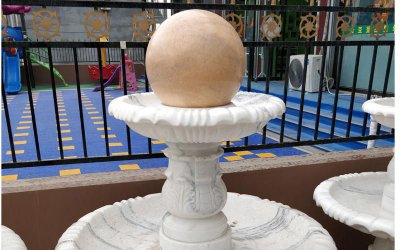 汉白玉风水球是一种以汉白玉制作而成的雕塑作品。它是…