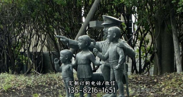 公园铜雕小朋友和解放军雕塑