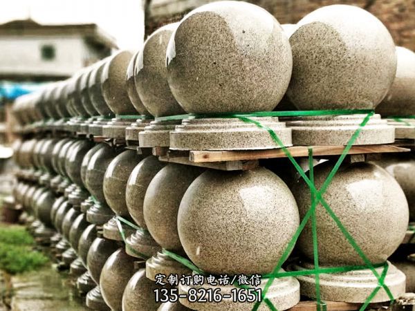 动物园门口摆放球形花岗岩拦车石雕塑