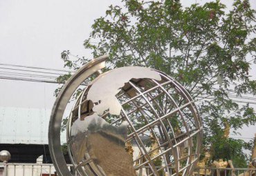 不銹鋼圓球雕塑|湖南省岳陽市不銹鋼圓球雕塑工程應用案例賞析