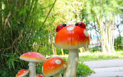 以艺术的视角，欣赏这场公园玻璃钢擦黄奕彩绘花盆蘑菇雕塑