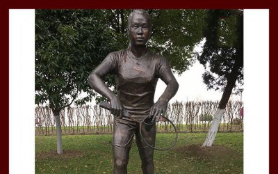精致雕刻的公园羽毛球运动员铜像