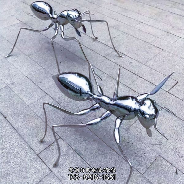 展现友善互动的爬行小号——白钢玻璃钢蚂蚁雕塑