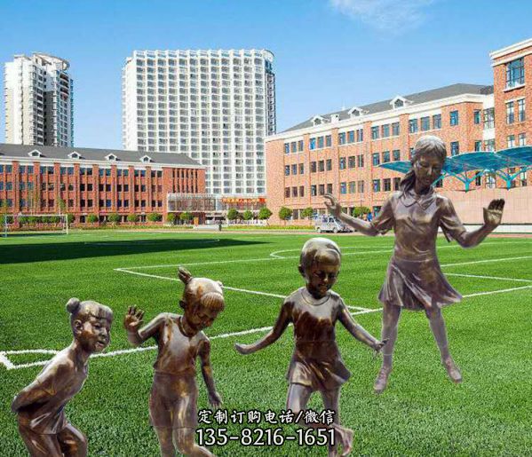 公园草坪玩耍的小孩铜雕儿童雕塑