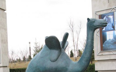 公园骆驼雕塑