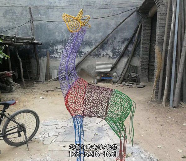 不锈钢镂空创意铁艺彩色鹿雕塑