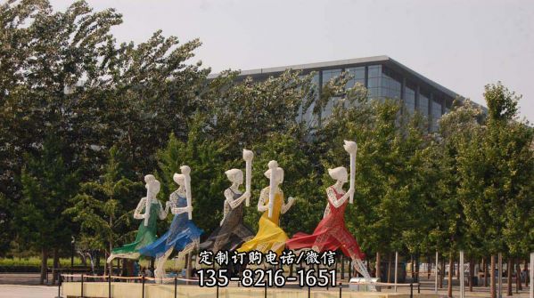 公园不锈钢镂空拿火炬跑步人物雕塑