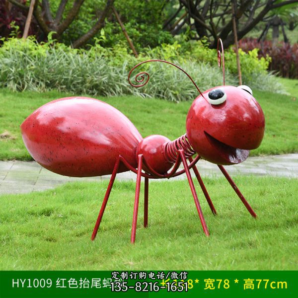 红色抬尾玻璃钢蚂蚁雕塑