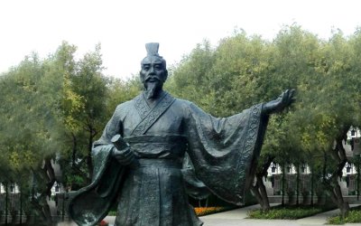 不锈钢龙雕塑：传承千年的中国文化象征