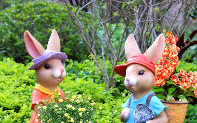 “兔子花盆雕塑”是一款深受广大消费者喜爱的户外公园…