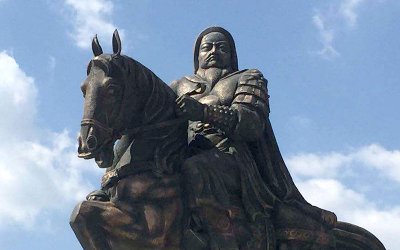 吉思汗骑马像，象征勇往直前