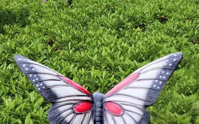 “玻璃钢蝴蝶之梦”是一尊由玻璃钢材质做成的精致雕塑…