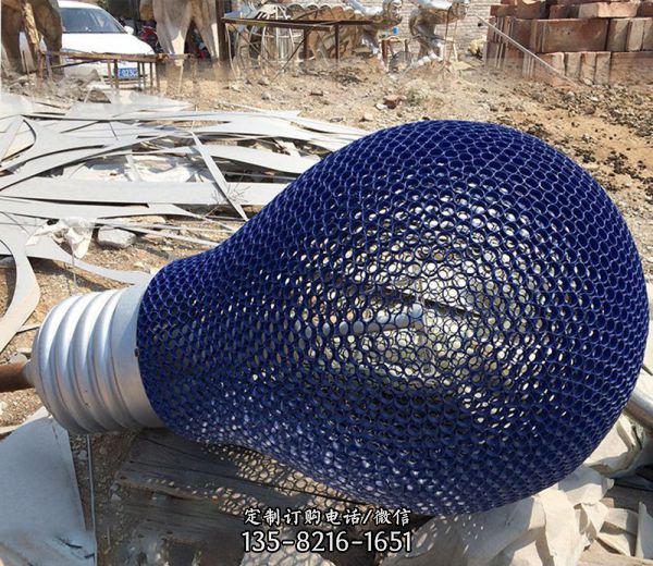 农场大型不锈钢镂空蓝色灯泡雕塑