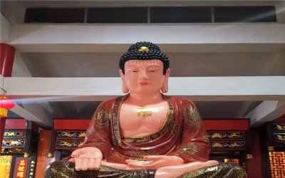 艺术传承：莲花座上的神佛玻璃钢彩绘三宝佛雕塑