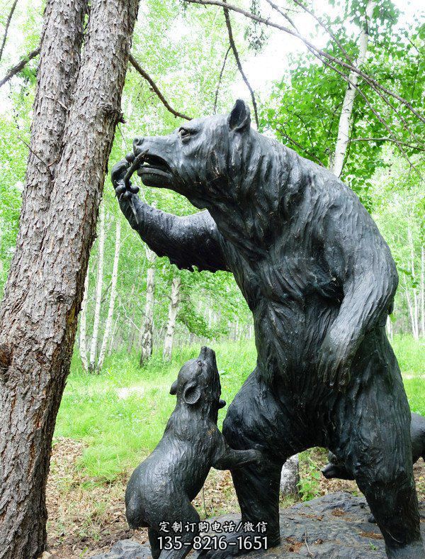 母子熊觅食：仿铜玻璃钢雕塑