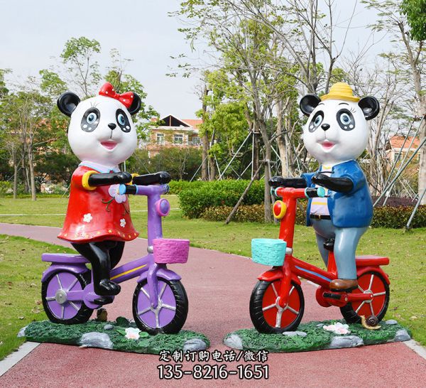 幼儿园卡通奇奇妙妙骑车熊猫玻璃钢雕塑