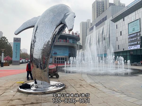 影院门口大型不锈钢海豚雕塑